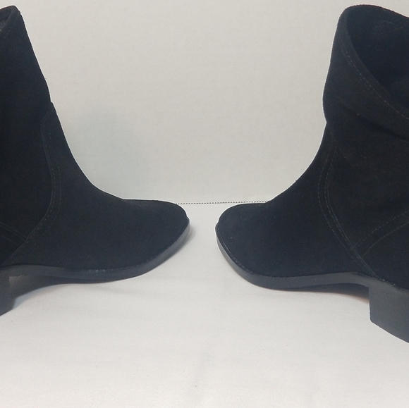 Women's Lucky Brand Suede Boots - Picture 7 of 16